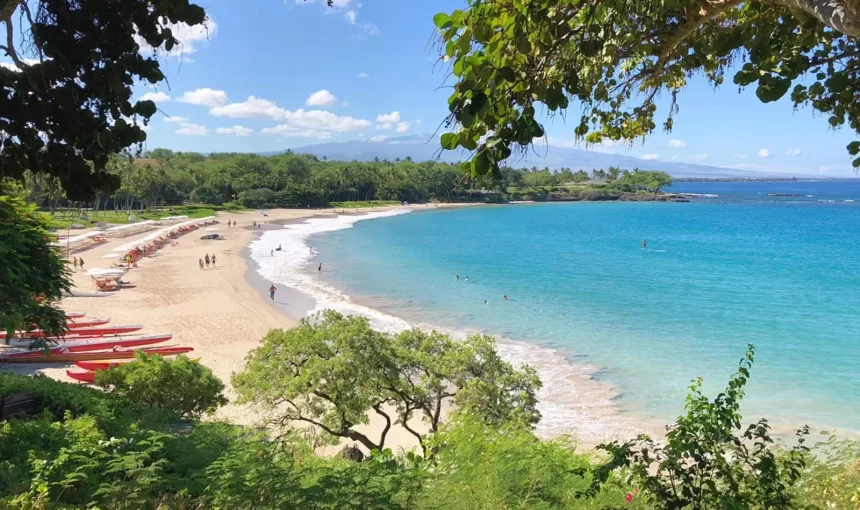 The best ways to travel to Hawaii with points and miles