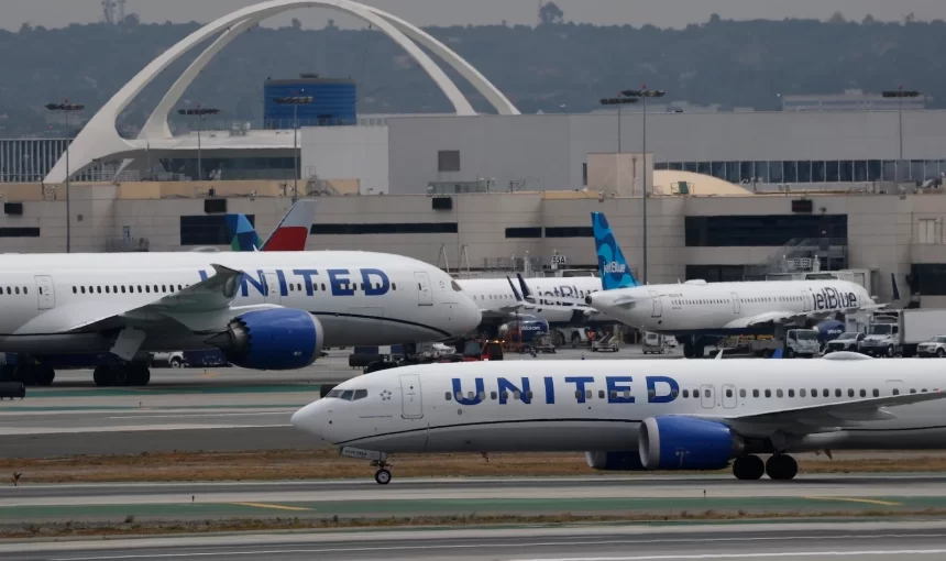 United Airlines rules out ‘idiotic’ JetBlue merger talk
